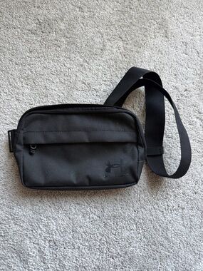 Under Armour Black unisex Sling Belt Bag